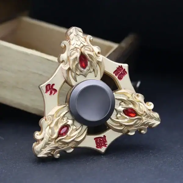 Porte-clé fidget spinner avec design de dragon chinois en métal doré et détails rouges, idéal pour la décoration ou comme accessoire original.