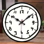 Horloge murale avec design de cadran scientifique, affichant l'heure avec des chiffres clairs et un style moderne. Parfaite pour une décoration de bureau ou d'espace éducatif.