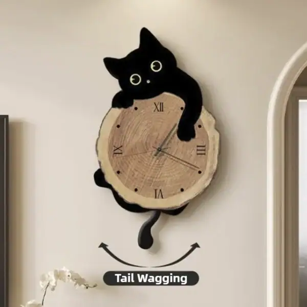 Horloge murale en forme de chat noir avec queue, design original et décoratif, idéale pour une décoration intérieure moderne ou ludique.