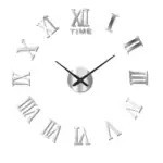 Horloge murale avec chiffres romains, design scientifique moderne, idéale pour décoration de bureau ou salle d'étude.