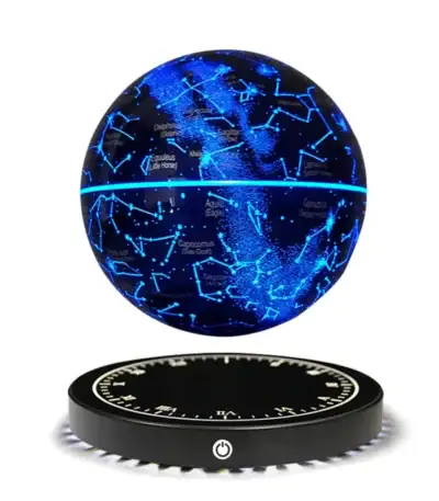 Globe céleste lumineux avec constellations et étoiles.