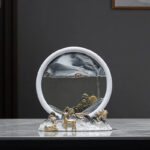 Lampe de bureau en forme de cercle avec décorations d'animaux et paysage, idéale pour une décoration originale et scientifique.