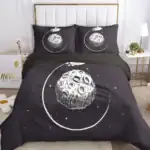 Housse de couette et taies d'oreiller avec motif de la lune et étoiles, décor cosmique pour chambre à coucher moderne.