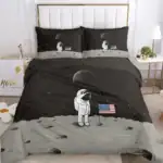 Parure de lit avec motifs d'astronautes et drapeau américain, inspirée de l'espace, idéale pour les amateurs d'astronomie et de science.