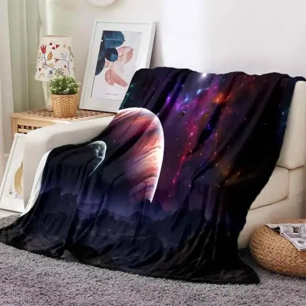 Tapisserie murale représentant une galaxie colorée, idéale pour la décoration intérieure, apportant une touche cosmique et mystérieuse à votre salon ou chambre.