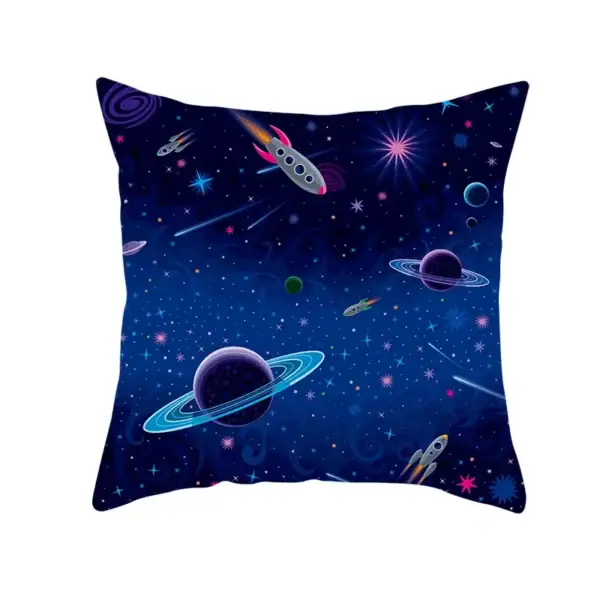Coussin avec motif galaxie et planètes, idéal pour décoration intérieure ou pour les amateurs d'astronomie. Design coloré représentant l'espace avec des planètes, étoiles et fusées.