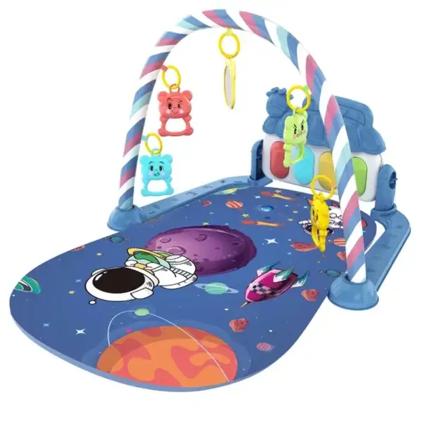 Tapis d'éveil pour bébé avec thème spatial, comprenant des jouets suspendus colorés et un design éducatif pour stimuler la curiosité et le développement sensoriel de l'enfant.
