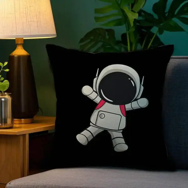 Coussin avec motif d'astronaute en costume spatial, parfait pour la décoration intérieure.