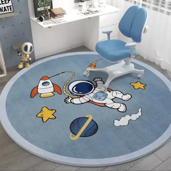 Tapis rond avec motif spatial, astronautes, fusée, planètes et étoiles, idéal pour décoration de chambre d'enfant ou espace ludique.