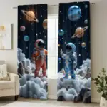 Panneaux de rideaux avec astronautes et planètes dans l'espace.