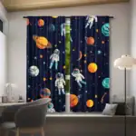 Rideaux d'espace avec astronautes et planètes pour décoration intérieure.