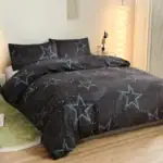 Baldaquin de lit avec motif étoiles et galaxie.