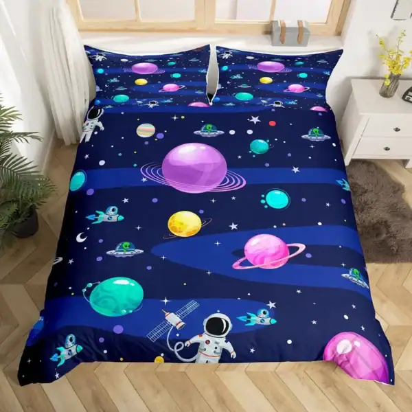 Ensemble de literie avec motif planétaire et astronautes.