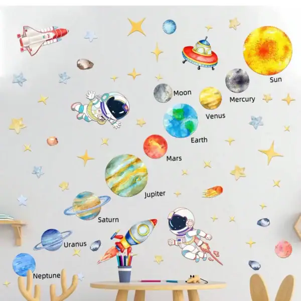 Illustration éducative du système solaire avec planètes, astronautes, fusée et étoiles pour apprendre en s'amusant.