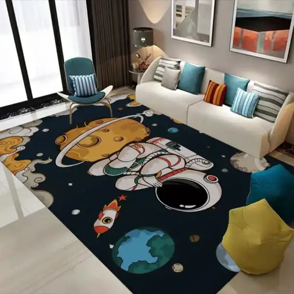 Salon moderne avec tapis d'astronaute, coussins colorés et décoration spatiale, créant une ambiance cosmique et ludique dans la pièce.