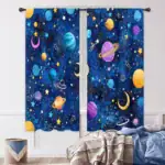 Panneaux occultants avec motif planètes et étoiles.