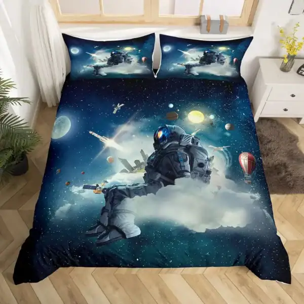 Baldaquin de lit avec motif d'astronaute flottant dans l'espace, entouré de planètes, étoiles et vaisseaux spatiaux, créant une ambiance cosmique et aventureuse dans la chambre.