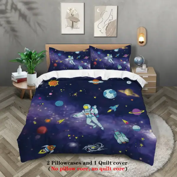 Parure de lit avec coussins et housse de couette à thème spatial, comprenant deux coussins et une housse de couette illustrant des astronautes, planètes et étoiles dans un décor galactique.