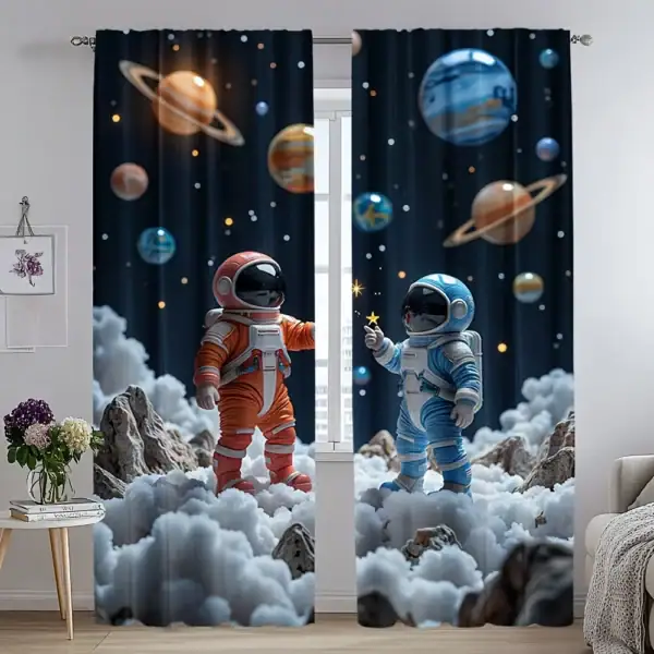 Vêtements de décoration de fenêtres avec motif d'astronautes et planètes dans l'espace, parfaits pour une décoration thématique scientifique ou spatiale.