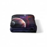 Vêtement en tissu avec motif planétaire et cosmos, représentant des planètes et des étoiles dans l'espace, idéal pour les amateurs d'astronomie et de décoration scientifique.