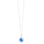 Collier avec pendentif globe terrestre en argent, représentant la planÚte Terre avec un design élégant et moderne, parfait pour les amateurs de science et de décoration.