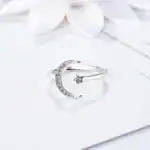 Bague en argent avec motif de lune et étoile incrustés de cristaux, design élégant et délicat, parfait pour une touche de magie et de science dans votre style.
