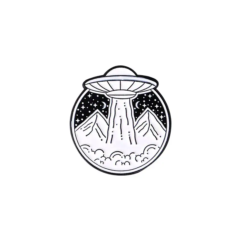 Vaisseau spatial futuriste sur fond de montagnes et ciel étoilé, illustration minimaliste en noir et blanc, évoquant la science-fiction et l'exploration spatiale.
