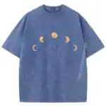 Vêtement en coton avec motif phases de la lune et étoiles, parfait pour les amateurs d'astronomie et de science.