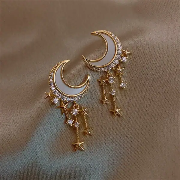 Bijoux lune et étoiles avec cristaux pour un style élégant et mystique.