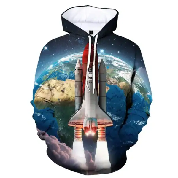 Vêtement à capuche illustré d'une fusée spatiale décollant devant la planète Terre, créant un design inspiré de l'espace et de l'exploration spatiale.
