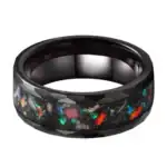 Bague en résine avec motif galaxie et effets lumineux intégrés.