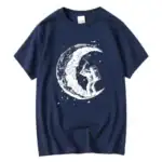T-shirt en coton avec illustration d'un astronaute jouant de la guitare sur la lune, parfait pour les amateurs de science et d'espace.