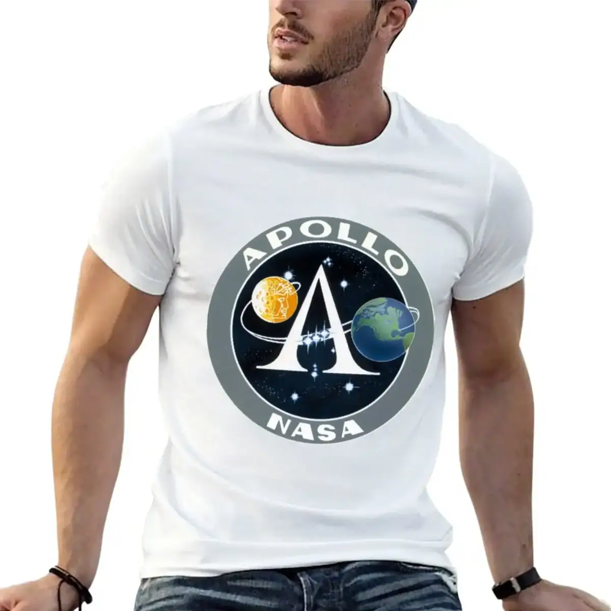 Vêtement NASA Apollo avec logo emblématique, parfait pour les passionnés d'astronomie et d'exploration spatiale. Idéal pour afficher votre amour pour la conquête de l'espace.