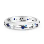 Anneau en argent sterling 925 orné d'étoiles et de pierres bleues, parfait pour une touche de style céleste.