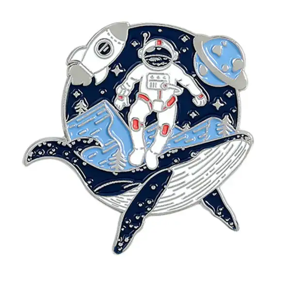 Pin en forme d'astronaute flottant dans l'espace avec planètes et étoiles en arrière-plan.