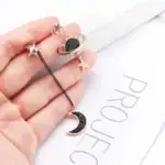 Pendentif astronomie avec planète, étoile et lune.