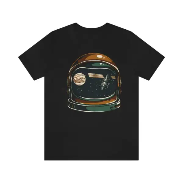 T-shirt noir avec illustration d'un casque d'astronaute, planètes et espace, design original pour les amateurs de science et d'astronomie.