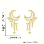 Lunettes d'oreilles en forme de croissant doré avec étoiles pendantes, décorées de petites pierres brillantes, parfaites pour un style original et féerique.