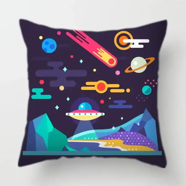 Coussin avec illustration d'espace, planètes, étoiles, et vaisseau spatial, parfait pour la décoration scientifique et ludique.