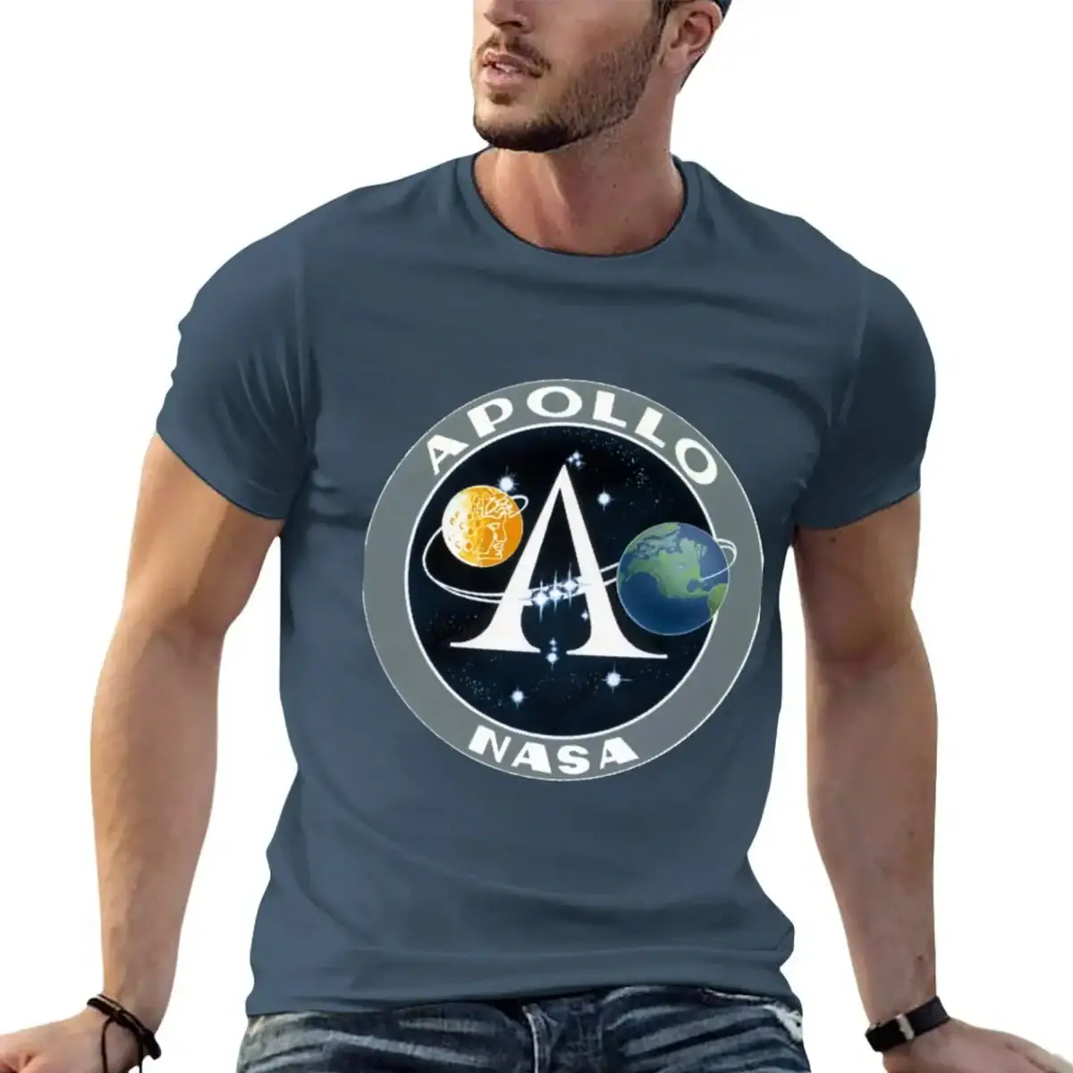 T-shirt homme avec logo Apollo NASA, illustration de la mission spatiale, planète Terre et Soleil, style décontracté, parfait pour les amateurs d'astronomie et de science.