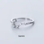 Bague en argent avec cristaux, représentant le signe astrologique Gemini, idéale pour les amateurs de bijoux astrologiques et de décoration scientifique.