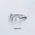 Anneau Sagittaire en argent avec constellation de pierres brillantes, symbole de la personnalité aventureuse et optimiste.