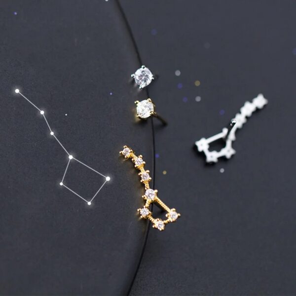 Pendentif étoile et constellation en bijoux d'astrologie, avec des pierres brillantes et un design délicat, parfait pour les amateurs d'astronomie et de bijoux élégants.