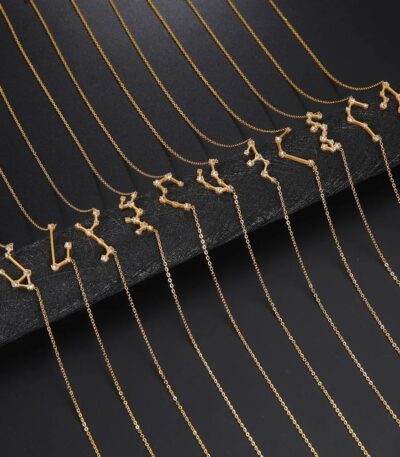 Colliers en or avec pendentifs de constellations zodiacales, parfaits pour les amateurs d'astrologie et de bijoux élégants.