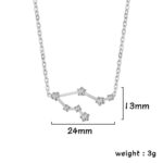 Collier en argent avec pendentif constellation représentant les étoiles, mesurant 24mm de large et 13mm de haut, poids léger de 3g, idéal pour les amateurs d'astronomie et de bijoux élégants.