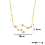 Collier en or avec motif constellation orné de diamants, mesure 24mm de large et 13mm de haut, poids 3g, bijou élégant inspiré de l'astronomie.
