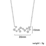 Collier en argent avec pendentif en forme de constellation, orné de petits diamants, mesurant 26 mm de large et 10 mm de haut, poids 3 g.