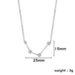 Collier en argent avec diamants, longueur ajustable, design élégant et moderne, parfait pour les amateurs de bijoux inspirés de la science.