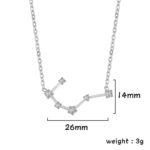 Collier en argent avec pendentifs en forme de molécules et diamants, mesurant 26 mm de long et 14 mm de haut, poids léger de 3 g, parfait pour les amateurs de science et de bijoux élégants.
