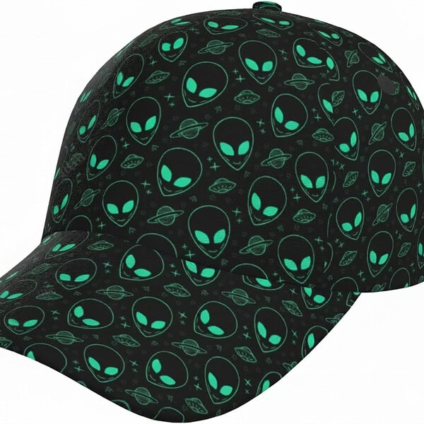 Casquette noire avec motifs d'aliens et planètes luminescents, idéale pour les fans de science-fiction et d'astronomie. Accessoire tendance et original pour un style décalé.